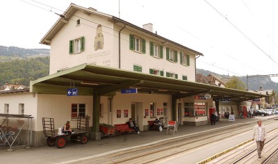 1200px-Bahnhof_Ilanz.jpg