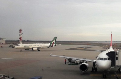 Airbus A 320 EI-DSV proveniente da Roma Fiumicino. Lo stesso velivolo sarà utilizzato per il volo per Roma.