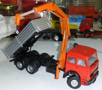 iveco con gru 2.jpg