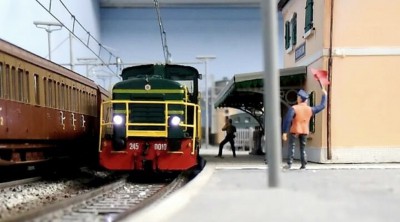 D245 in manovra sul I° binario Roccafredda nord.