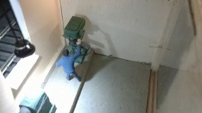 operatore al trapano.jpg
