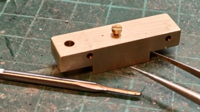 Filettatura per vite di fissaggio delle fiancate