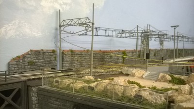 Piazzale vicino alla stazione nella parte alta.