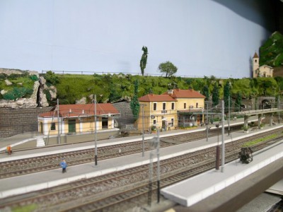 Anche la vecchia stazione di Matese-Ernano, ha ricevuto una nuova tinteggiatura, ed ora sembra più importante!!!!!