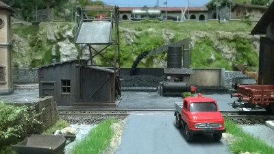 Il dispositivo di trasporto del carbone dai camions alla zona di carico. Il funzionamento è naturalmente finto.