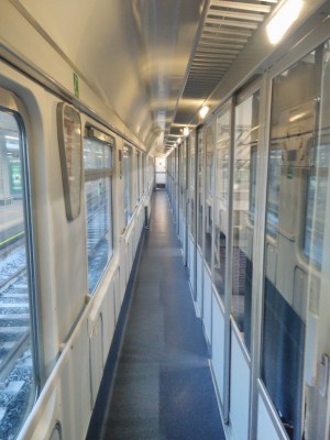 Corridoio carrozza tipo Z1. Le carrozze tipo Z1, più nuove rispetto alle tipo Z, si distinguono per la presenza delle prese di aerazione sui ricaschi del tetto e all'interno del corridoio. In origine le vetture erano dotate di WC a circuito chiuso.