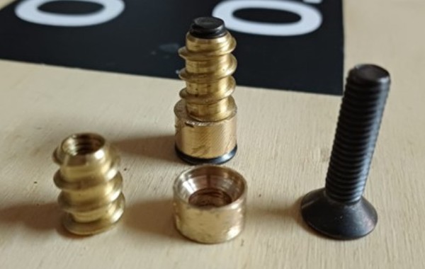 Vite, bussola e inserto