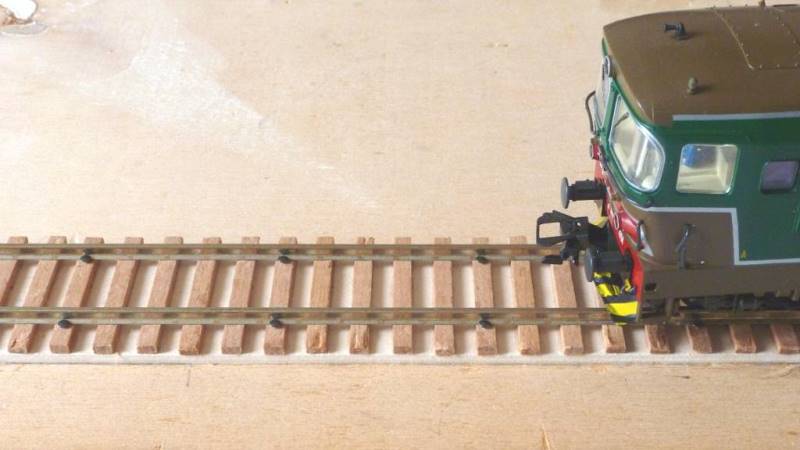 Binario autocostruito