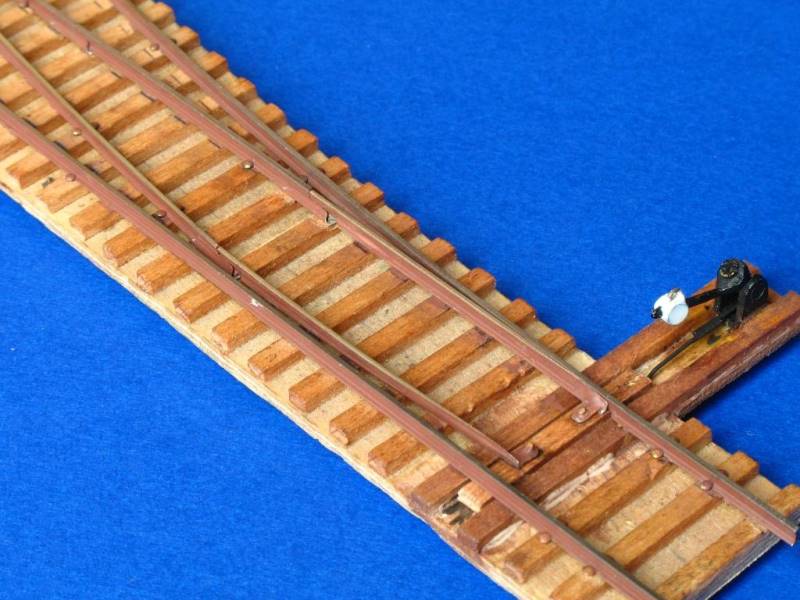 Binario autocostruito