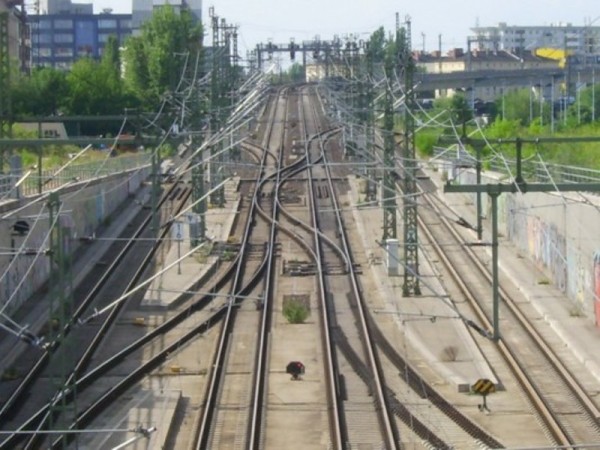 Complessi fasci di deviatoi sono parte integrante delle stazioni ferroviarie moderne - © Thorsten Schaeffer - [1]