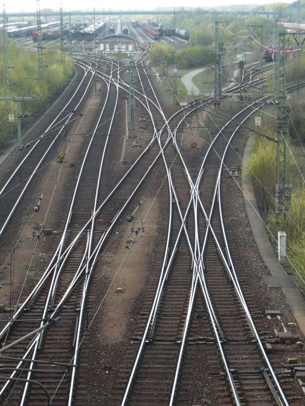 DKW - Deviatoi doppi incrociati -  Rangierbahnhof München Nord<br>(a sinistra con aghi interni, a destra con aghi esterni) - [2]