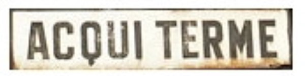 Ceramica smaltata con lettere nere applicate