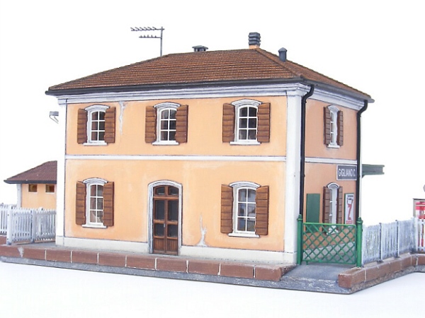 Marciapiede di stazione