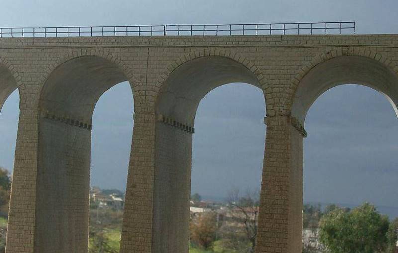 Ponte commerciale