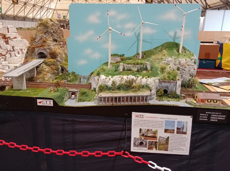 Il modulo in linea Parco eolico inserito nel plastico modulare a Norma GasTT