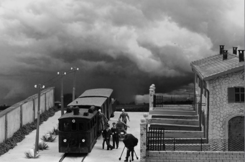 Un tram in bianco e nero