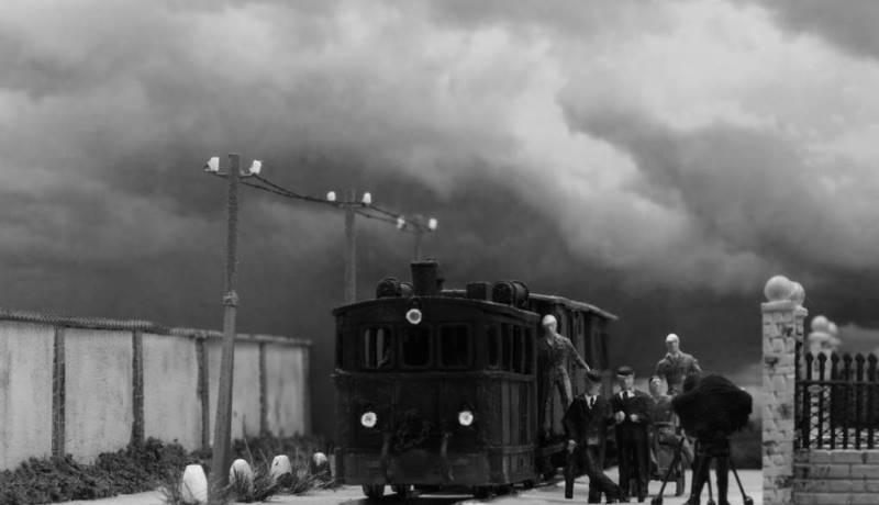Un tram in bianco e nero