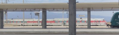 Un treno ETR 450 accantonato a Reggio Calabria Centrale. I treni ETR 450 sono stati i primi &quot;Pendolino&quot; di serie ad essere costruiti e sono i progenitori degli ETR 485, treno che ho utilizzato per raggiungere la città. Costruiti tra il 1987 e il 1993, sono stati tutti accantonati a Reggio Calabria entro il 2013, poi alcuni trasferiti ad Alessandria e Bari per demolizione. Un esemplare è conservato per il  parco rotabili storici.