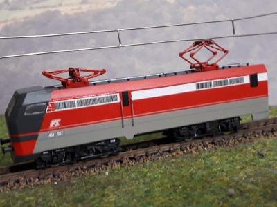 Una E 454 per i treni navetta, la 002 (cassa da Ebay di E 453 elaborata, su meccanica Kato)