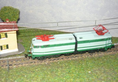 La E 646 170 in livrea navetta d'origine (Cassa in resina su meccanica autocostruita Lima)