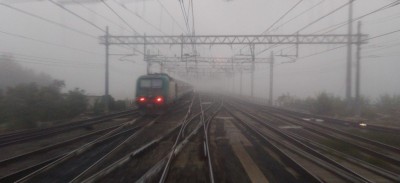 Ingresso nella stazione di Alessandria. Un treno Regionale Veloce lascia Alessandria in direzione di Torino