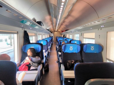 Interni carrozza di prima classe (vettura 11) treno Thellò 142 Milano-Nizza. Le carrozze sono analoghe a quelle utilizzate da Trenitalia per i treni Frecciabianca ed Intercity.