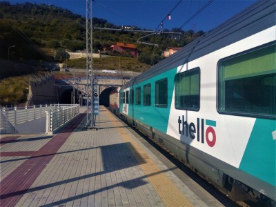 Treno Thellò Milano - Nizza in stazione ad Imperia.