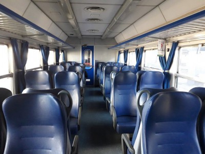Interni della carrozza MDVC di Trenord in servizio sul treno Regio Express 3965 Milano-Alessandria.