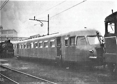 L’ALn.772.1009 ancora in versione “Salone” con il serbatoio d'acqua sul tetto -<br />(Torino 1970)