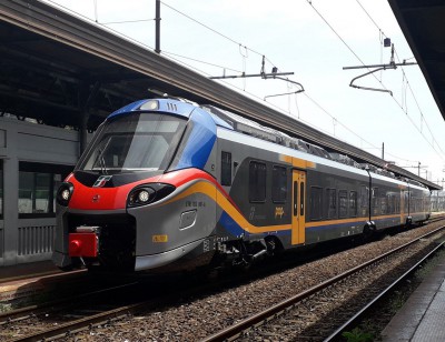 Treno ETR 103 001 Alstom Coradia Stream a Prato. Il mezzo è la versione a tre casse dei Pop Trenitalia.