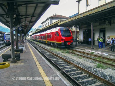 Treno Stadler BTR 813.004 bimodale ad Aosta.