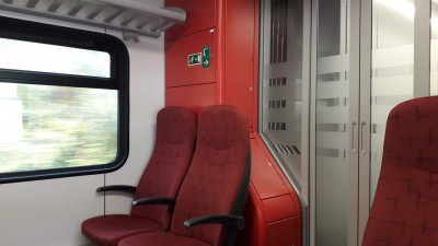 Particolare degli interni treno BTR 813. Il complesso powerpack con i  motori diesel si trova in un apposito comparto isolato dall'ambiente viaggiatori tramite porte, il che garantisce elevati livelli di confort acustico e l'assenza pressoché totale di vibrazioni.