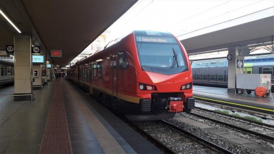 Treno Stadler Flirt bimodale a Torino Porta Nuova