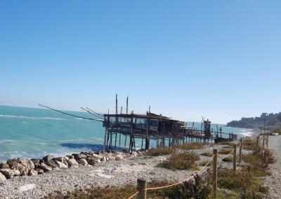 trabocco in riva al mare.jpg