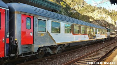 Una carrozza tipo X a cuccette traffico religioso in composizione al treno Intercity Notte Siracusa-Milano