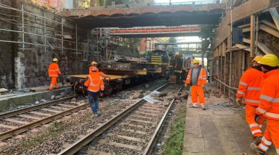 La demolizione del ponte a Genova Pegli