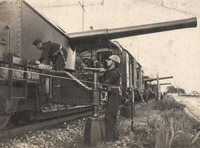 Treno_armato_152-40_su_carro_poz.png