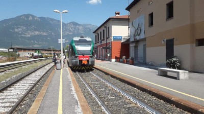 Un ATR 125 a Pisogne. Basato sulla stessa piattaforma Stadler GTW, l' ATR 125 è la versione a quattro casse con due powerpack (Stadler GTW 4/12)