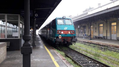 Vettura semipilota MDVC in coda al treno Regionale 10253 Domodossola-Novara.