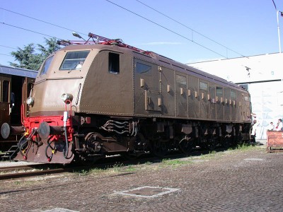 800px-Locomotore_E428_226.jpg