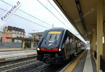 Il treno ETR 521 in trasferimento da Bologna, dove ha eseguito le prove per la messa in esercizio, a Roma, sede di assegnazione del mezzo.