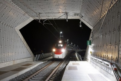Un treno EC 250 &quot;Giruno&quot; all'ingresso del tunnel