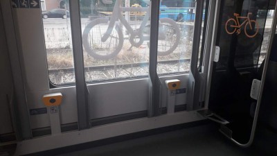 Spazio bici con prese elettriche per la ricarica delle bici elettriche