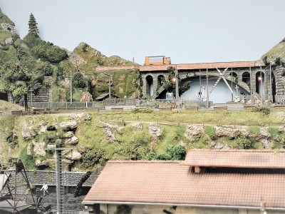 Parte alta del viadotto stradale e del P.L. del paesino di Ernano.