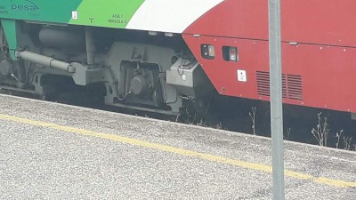 Staffa di irrigidimento applicata al carrello del treno ATR 220