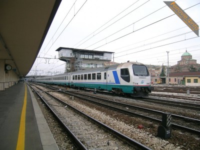 Una carrozza semipilota tipo Z attiva in testa ad un treno Intercity