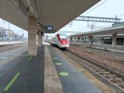 Il treno Eurocity Zurigo-Venezia di SBB lascia la stazione di Padova per dirigersi verso Venezia