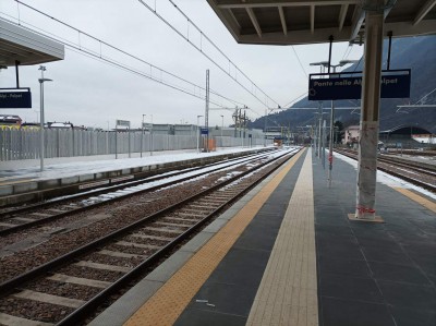 Stazione di Ponte nelle Alpi-Polpet. La stazione è stata recentemente elettrificata con la ferrovia del Fadalto