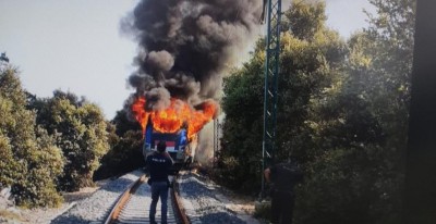 WhatsApp_Image_2022-07-22_at_18.14.16-1658507198672.jpeg--martina_franca__va_a_fuoco_il_bosco__le_fiamme_investono_un_treno.jpeg