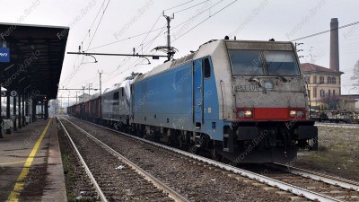 Treno con in composizione la E 494.040 in trasferimento da Vado Ligure a Firenze Osmannoro